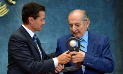 Poeta Mexicano Eduardo Lizalde recibe el Premio Carlos Fuentes