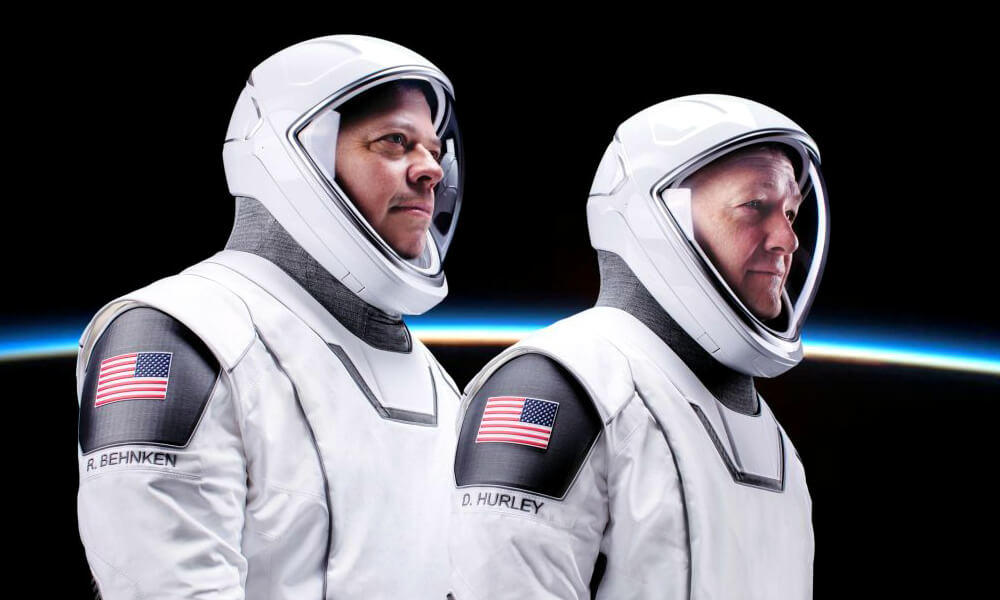 Trajes espaciales de SpaceX diseñados por el mexicano José Fernandez
